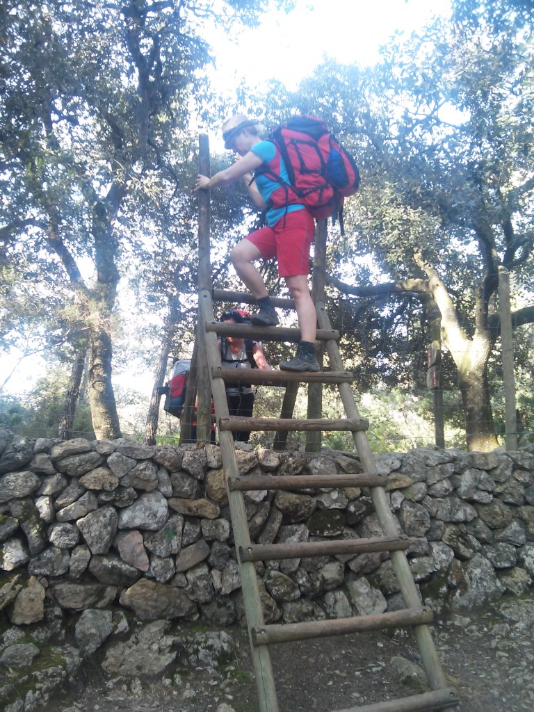 Überqueren der Grenzmauer bei Binifaldo