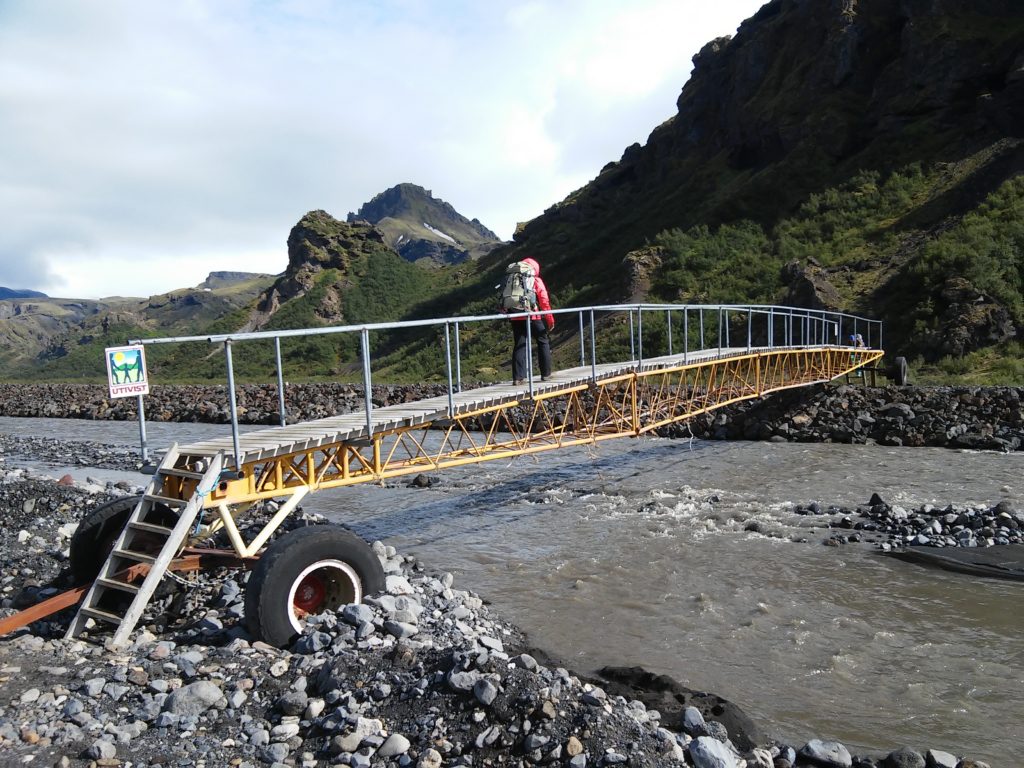 Eine mobile Brücke über die Krossa